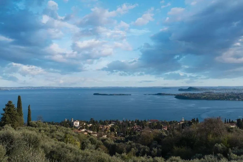 Chalet Montecucco With Lake View And Jacuzzi Gardone Riviera 0*,  İtalya